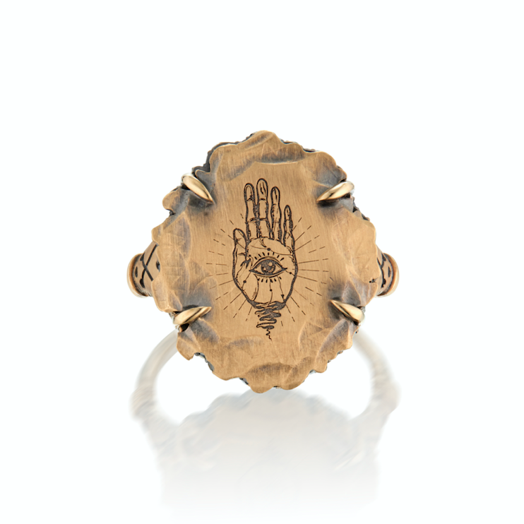 A 14ct gold men's wedding ring with a Hamsa hand engraving and black diamond accents.